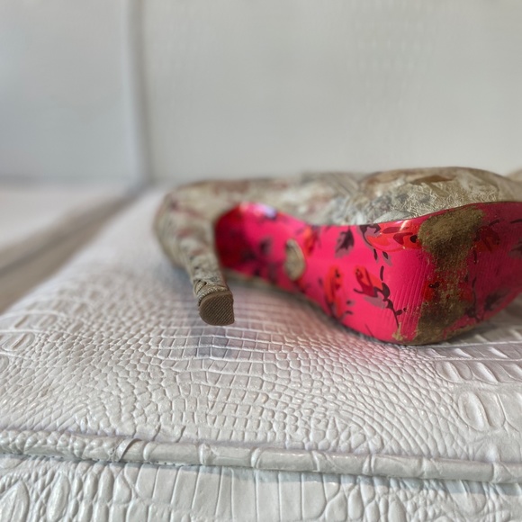 Betsey Johnson Ditan Pink Floral Leather Faux Lace Up Platform Boots size - Picture 6 of 7